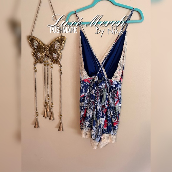 🌺Floral Romper by Kinnucans Size Large🌺 - Picture 2 of 5